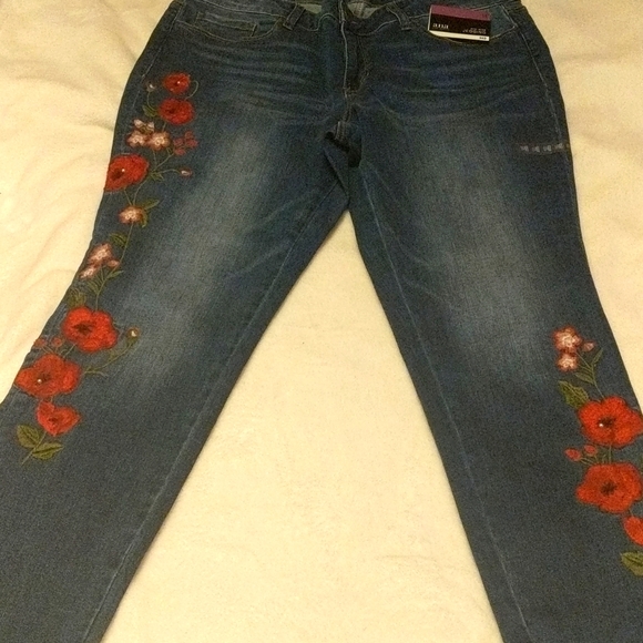 a.n.a Denim - Beautiful Brand New Jegging Jeans with Roses